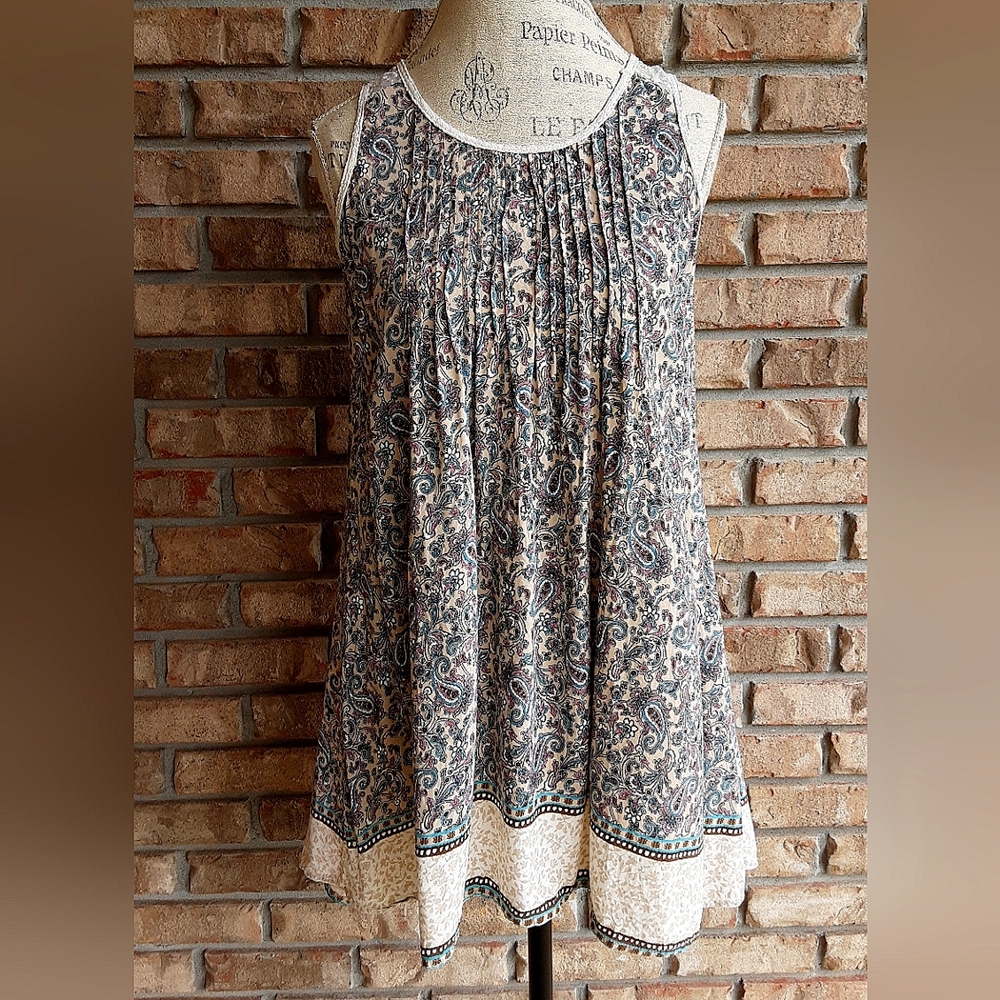 Umgee Paisley Print Sleeveless Casual Top with Lace Detail.